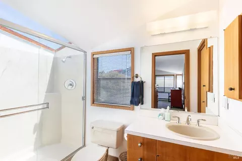 Bath - 172 Condor Ct, Bodega Bay, CA 94923 photo 2 of 3