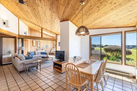 Dining - 172 Condor Ct, Bodega Bay, CA 94923 photo 2 of 2