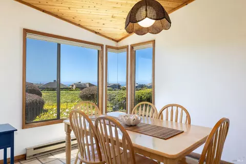 Dining - 172 Condor Ct, Bodega Bay, CA 94923 photo 1 of 2