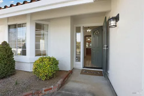 Entry Way - 517 Britannia Dr, Vallejo, CA 94591 photo 1 of 3