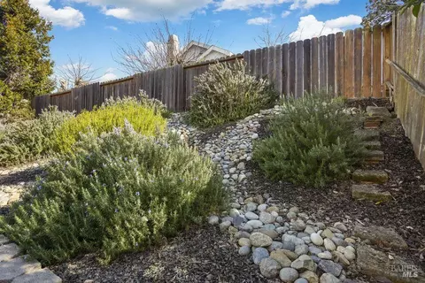 Exterior - 517 Britannia Dr, Vallejo, CA 94591 photo 4 of 9