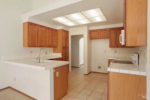 Kitchen - 517 Britannia Dr, Vallejo, CA 94591 photo 2 of 6
