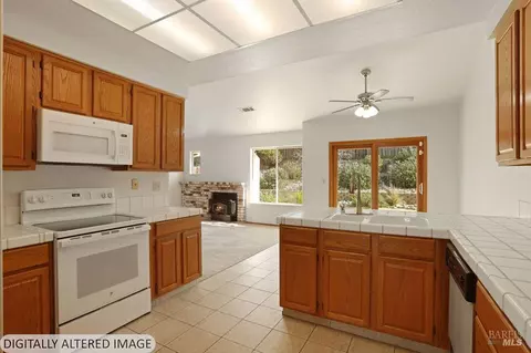 Kitchen - 517 Britannia Dr, Vallejo, CA 94591 photo 3 of 6