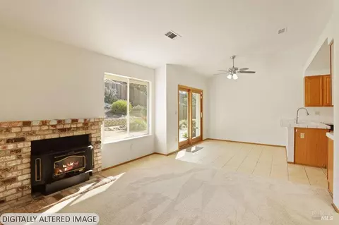 Living - 517 Britannia Dr, Vallejo, CA 94591 photo 7 of 9