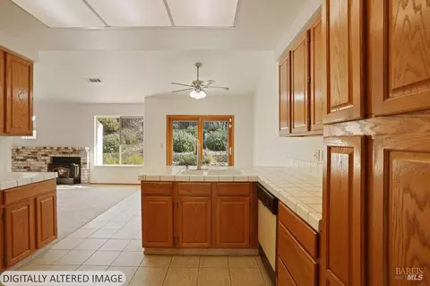 Kitchen - 517 Britannia Dr, Vallejo, CA 94591 photo 6 of 6
