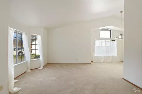 Living - 517 Britannia Dr, Vallejo, CA 94591 photo 3 of 9