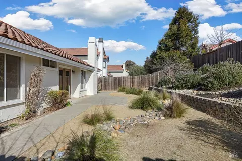 Exterior - 517 Britannia Dr, Vallejo, CA 94591 photo 5 of 9