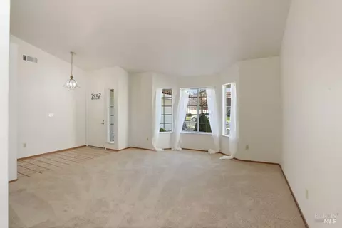 Living - 517 Britannia Dr, Vallejo, CA 94591 photo 2 of 9