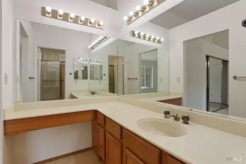 Bath - 517 Britannia Dr, Vallejo, CA 94591 photo 4 of 5