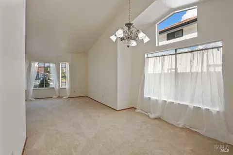 Living - 517 Britannia Dr, Vallejo, CA 94591 photo 4 of 9