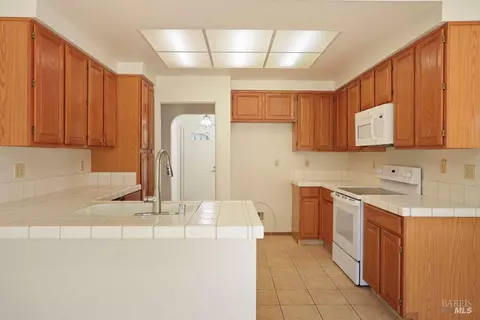 Kitchen - 517 Britannia Dr, Vallejo, CA 94591 photo 1 of 6