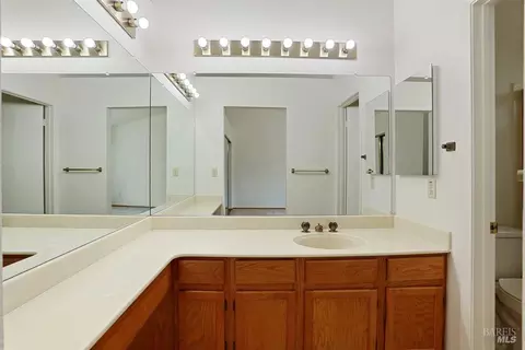 Bath - 517 Britannia Dr, Vallejo, CA 94591 photo 3 of 5