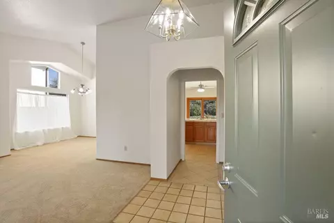 Entry Way - 517 Britannia Dr, Vallejo, CA 94591 photo 2 of 3