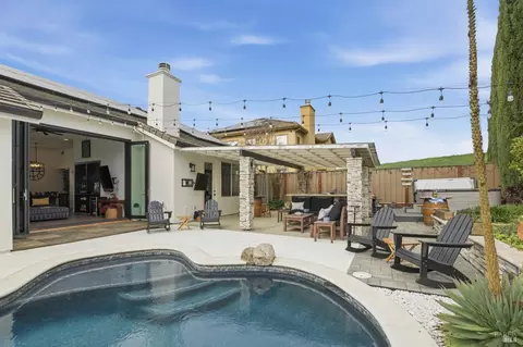 670 Hubbs Ct, Benicia, CA 94510