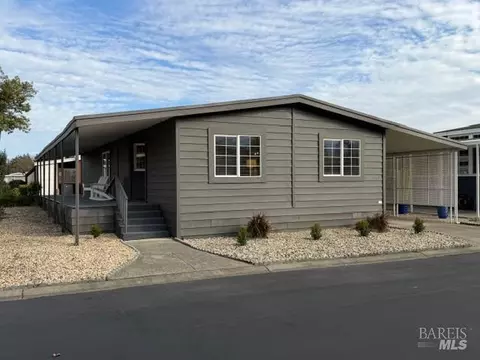 89 Estrella Dr, Santa Rosa, CA 95403