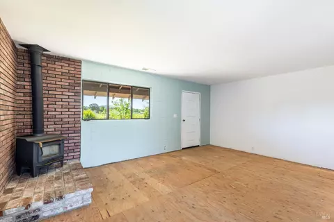 Living - 1220 Sperring Rd, Sonoma, CA 95476 photo 2 of 3