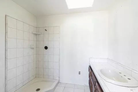 Bath - 1220 Sperring Rd, Sonoma, CA 95476 photo 2 of 2