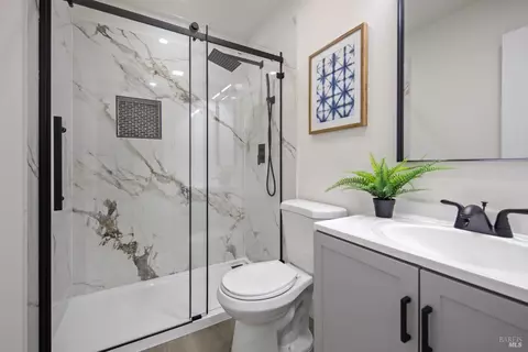 Bath - 450 Nut Tree Rd, Vacaville, CA 95687 photo 4 of 4