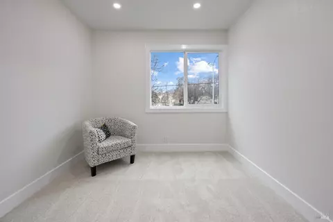 Bedroom - 450 Nut Tree Rd, Vacaville, CA 95687 photo 3 of 4