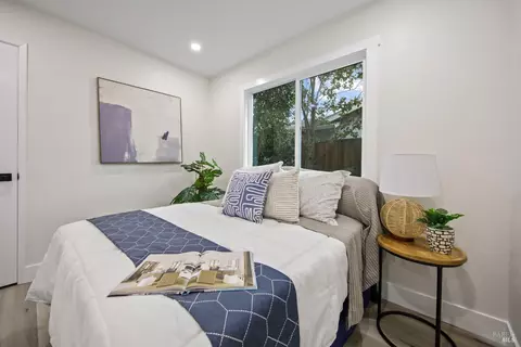 Bedroom - 450 Nut Tree Rd, Vacaville, CA 95687 photo 1 of 4