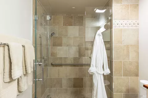 Bath - 588 Main St #207, Napa, CA 94559 photo 2 of 2