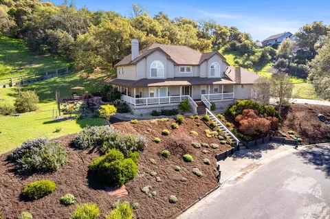 810 Revel Rd, Healdsburg, CA 95448