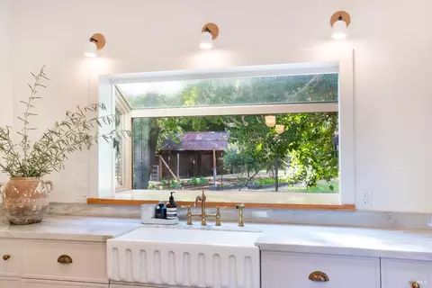 Kitchen - 1801 Hwy 128, Philo, CA 95466 photo 5 of 7