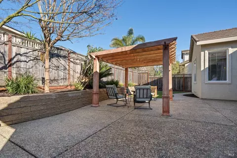 Exterior - 280 Decanter Cir, Windsor, CA 95492 photo 5 of 6