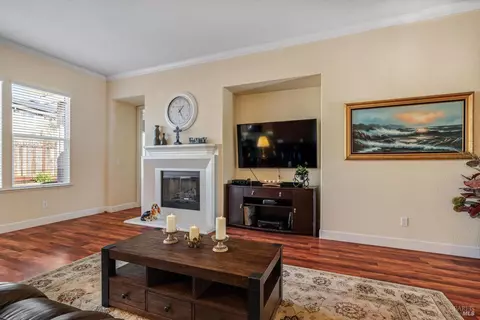 Living - 280 Decanter Cir, Windsor, CA 95492 photo 2 of 2