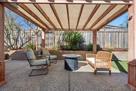 Exterior - 280 Decanter Cir, Windsor, CA 95492 photo 4 of 6