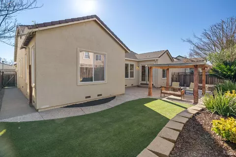 Exterior - 280 Decanter Cir, Windsor, CA 95492 photo 3 of 6