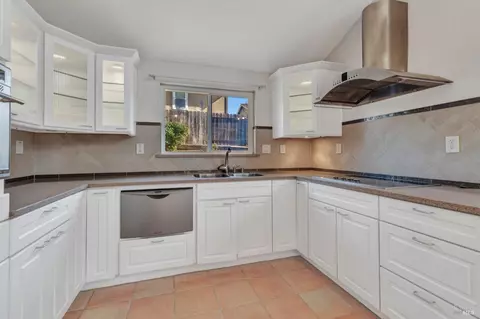 Kitchen - 103 Stageline Ct, Vallejo, CA 94591 photo 2 of 2