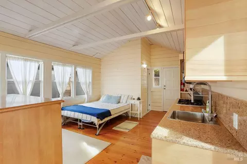 Bedroom - 34 Sandy Beach Rd, Vallejo, CA 94590 photo 4 of 5