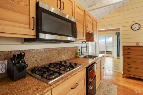 Kitchen - 34 Sandy Beach Rd, Vallejo, CA 94590 photo 9 of 9