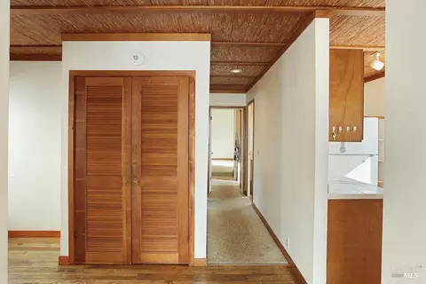 Entry Way - 34 Sandy Beach Rd, Vallejo, CA 94590 photo 2 of 4