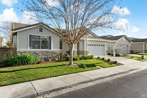 Exterior - 149 Currant Ln, Vacaville, CA 95687 photo 2 of 16
