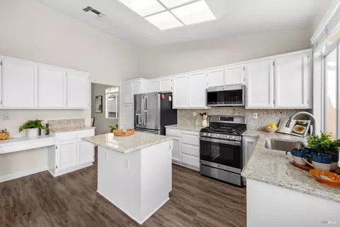 Kitchen - 149 Currant Ln, Vacaville, CA 95687 photo 2 of 6