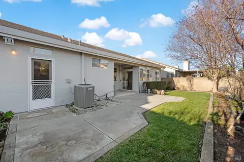 Exterior - 149 Currant Ln, Vacaville, CA 95687 photo 8 of 16