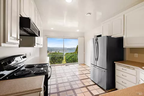 Kitchen - 102 Cloud View Rd, Sausalito, CA 94965 photo 1 of 3