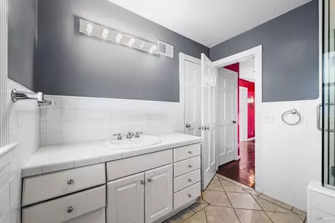 Bath - 102 Cloud View Rd, Sausalito, CA 94965 photo 2 of 2