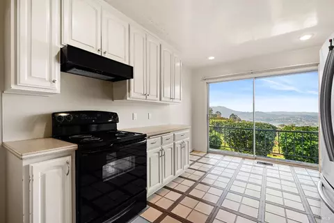 Kitchen - 102 Cloud View Rd, Sausalito, CA 94965 photo 2 of 3