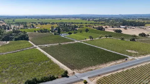 3000 River Rd, Windsor, CA 95492
