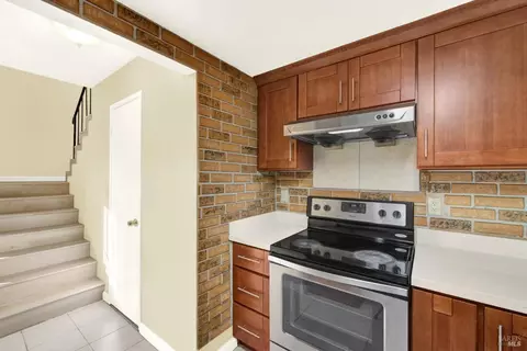 Kitchen - 175 Del Sur Ct, Fairfield, CA 94533 photo 5 of 8