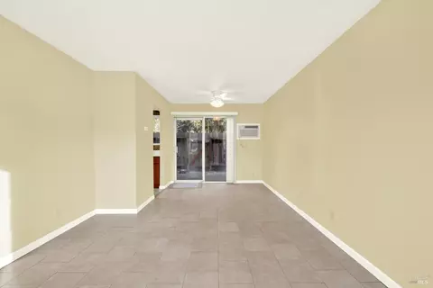 Living - 175 Del Sur Ct, Fairfield, CA 94533 photo 6 of 8