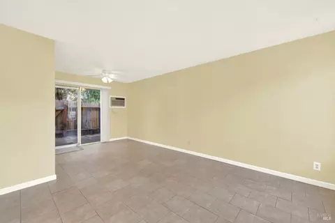 Living - 175 Del Sur Ct, Fairfield, CA 94533 photo 2 of 8