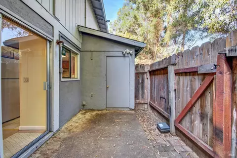 Exterior - 175 Del Sur Ct, Fairfield, CA 94533 photo 5 of 18