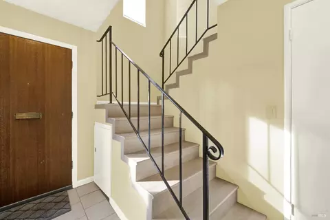 Entry Way - 175 Del Sur Ct, Fairfield, CA 94533 photo 4 of 5
