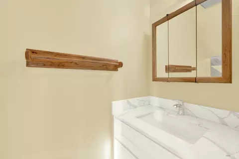 Bath - 175 Del Sur Ct, Fairfield, CA 94533 photo 1 of 4