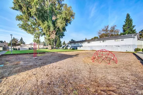 Exterior - 175 Del Sur Ct, Fairfield, CA 94533 photo 12 of 18