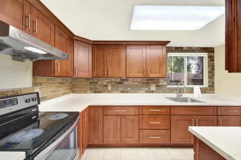 Kitchen - 175 Del Sur Ct, Fairfield, CA 94533 photo 8 of 8